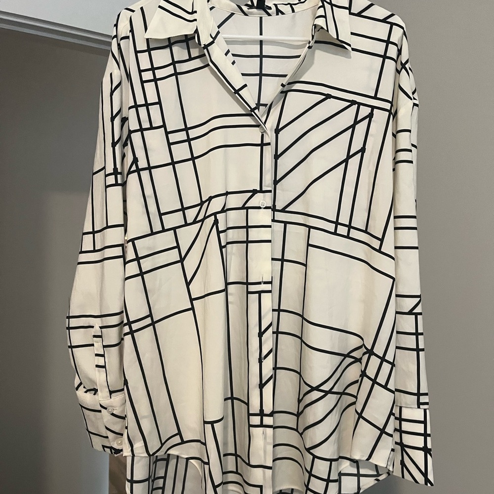 Express Black and White Patterned Blouse